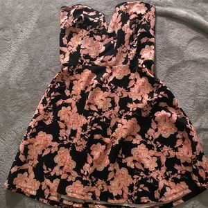 Excellent condition, worn once, zipper works great